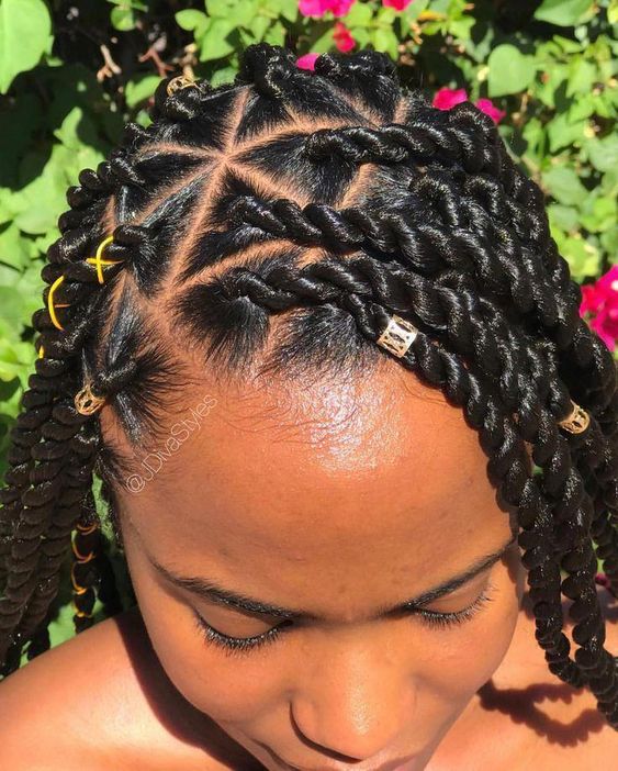 You can tell that sis had a real professional natural hair stylist do her short Sengegalese twist because her parts and edges are fully defined and super-crispy. This is elite work.