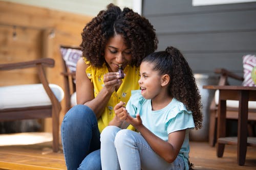 Kinky curly hair oils for Black women and girls